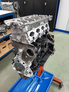 Motor mit Zylinderkopf